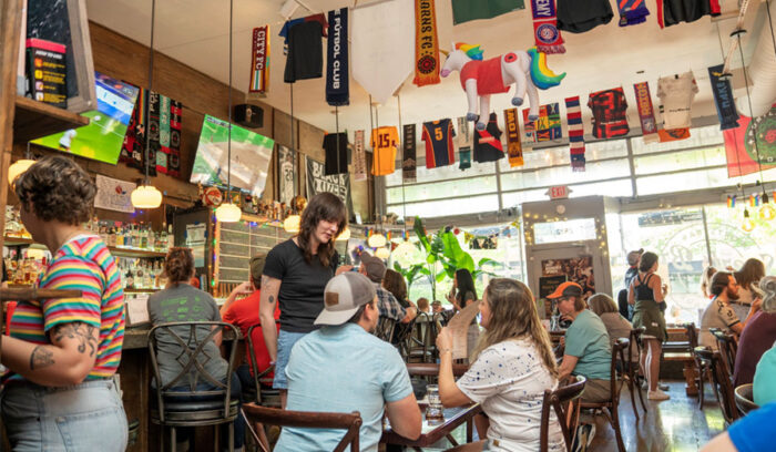 全米初、女性アスリートの観戦に特化したスポーツバー＆レストランが人気