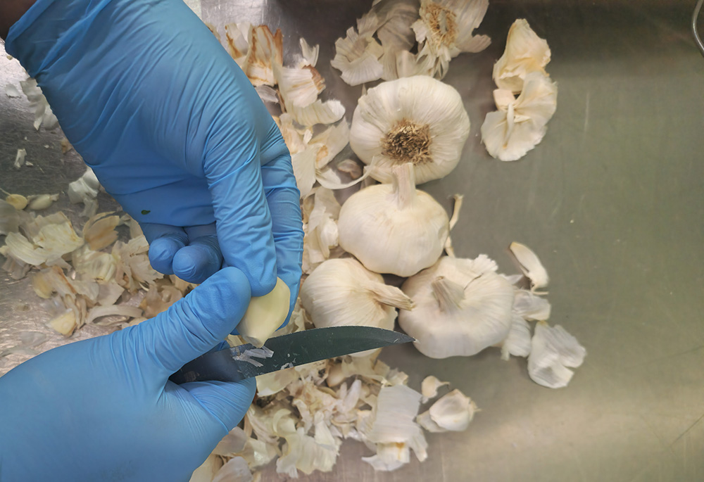 ニンニクの皮剥き