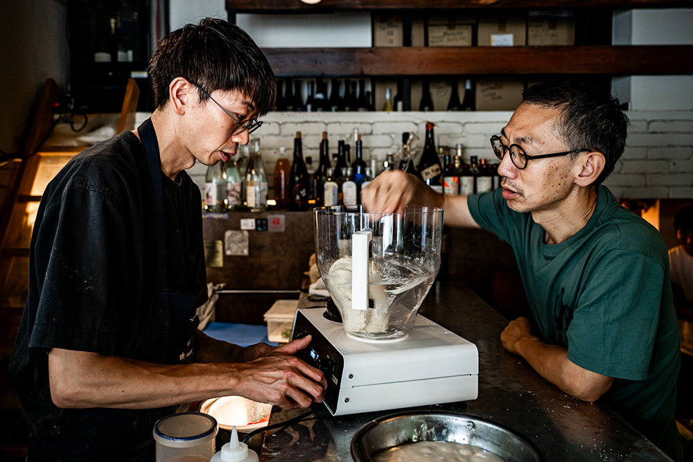 飲食店のパン作りにニーダーは役立つか？　ビストロとベーカリーのシェフが試してみました。