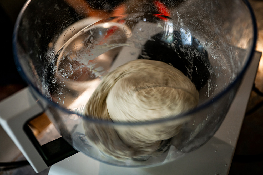 BRENCはスピードダイヤルで低速から高速まで回転速度を決められる