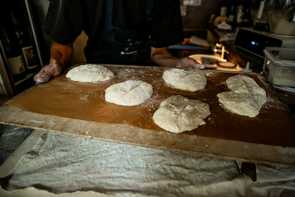 窯入れ直前のチャバタ生地