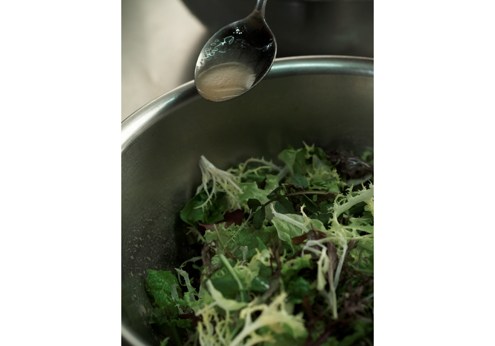 ドレッシングは縁から