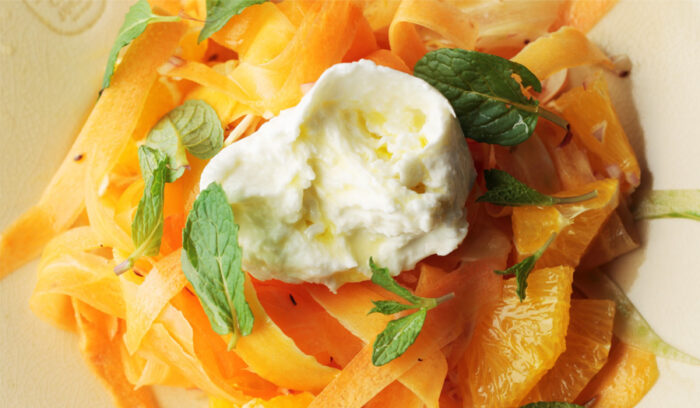 切り方で素材を表現する「ニンジンとネーブルオレンジのサラダ」 