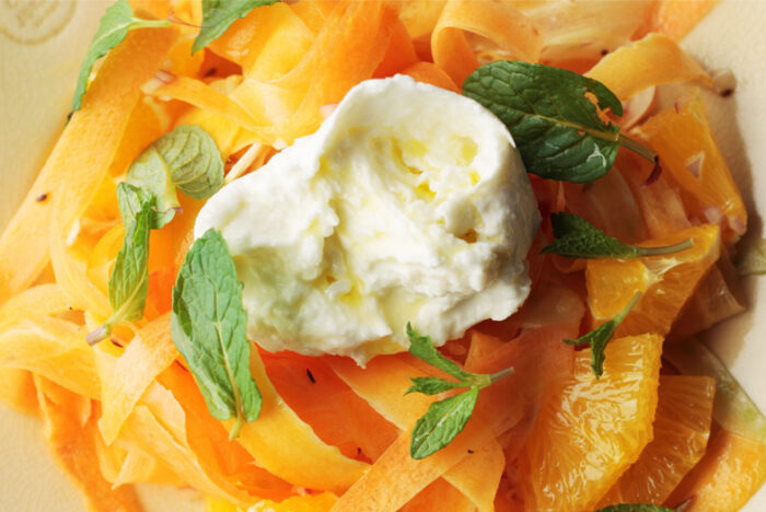 切り方で素材を表現する「ニンジンとネーブルオレンジのサラダ」 