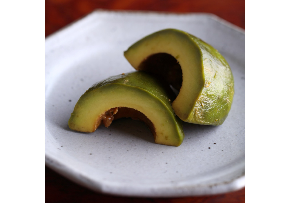 アボカドの味噌漬け