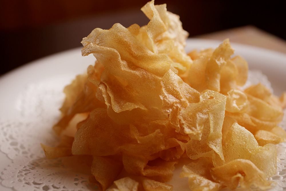 羽のように軽く、花びらのように儚い「ポテトチップス」