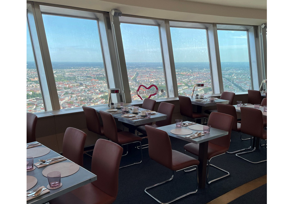 展望レストラン「スフェア・ティム・ラウエ」