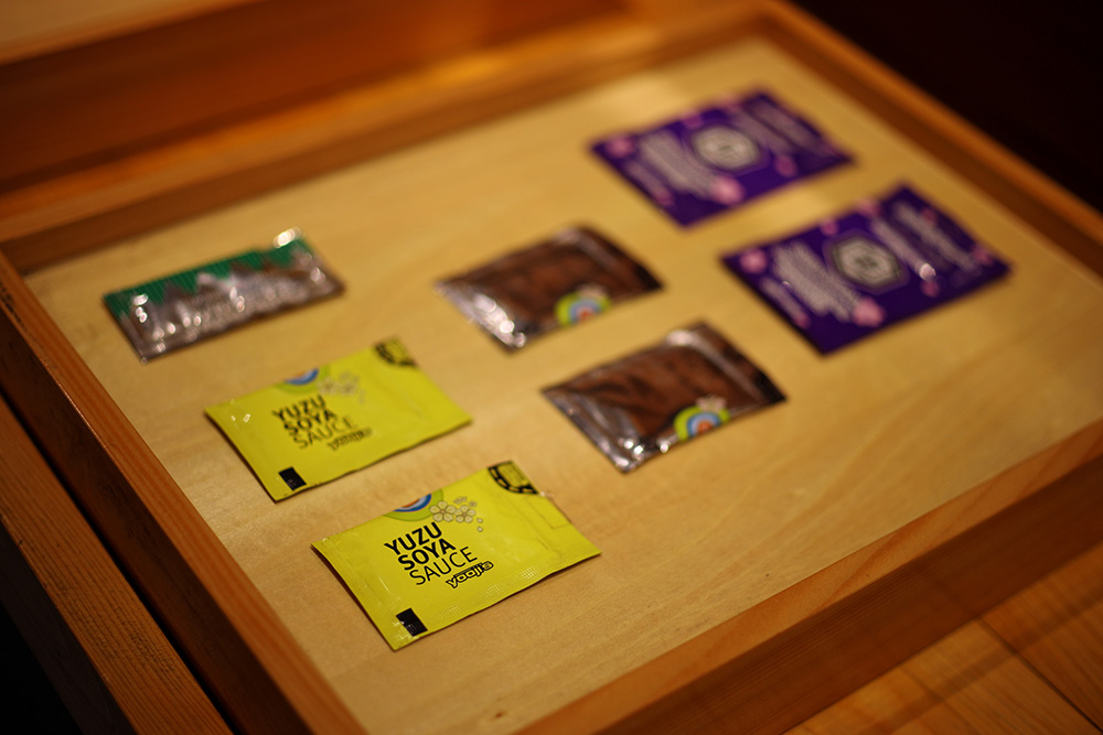 各国で販売される醤油の小袋