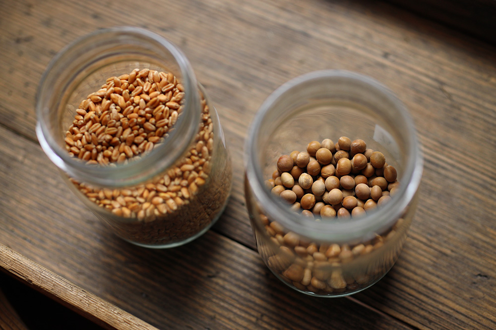 茨城県産の大豆と小麦