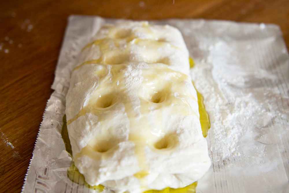 ［14］オリーブ油と岩塩をかける