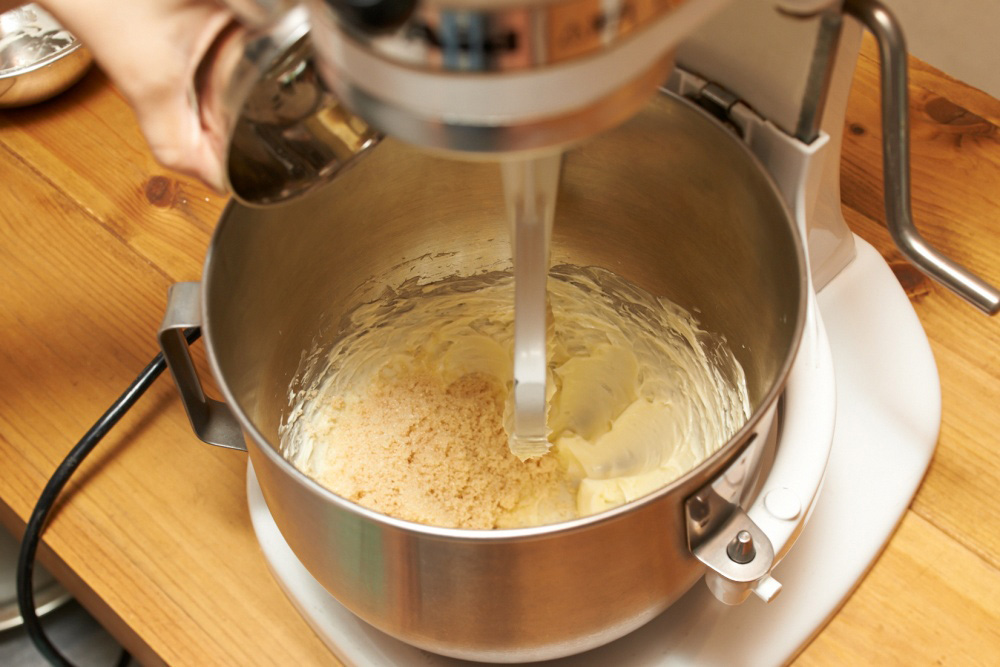 ［２］バターを泡立てる