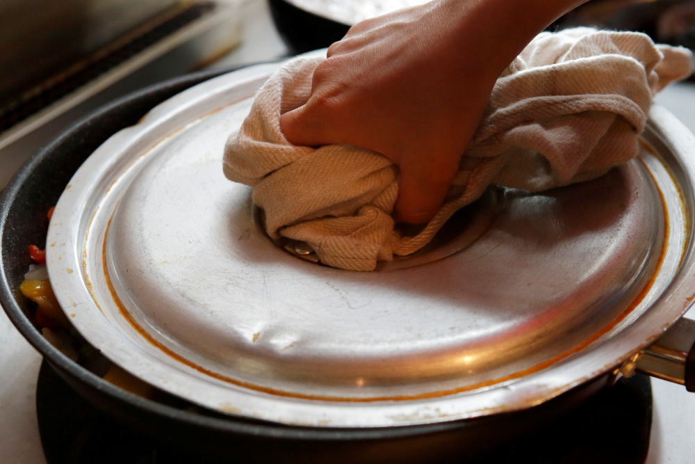 ［４］水分を飛ばしながら蒸し煮する