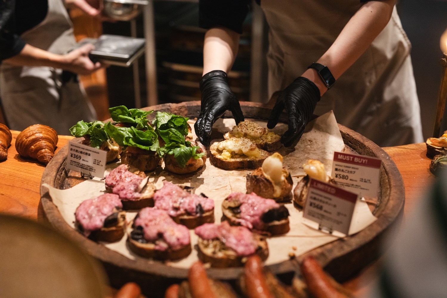 本日のタルティーヌではその日の野菜を、焼き、茹で、生など多彩なアプローチで楽しむ。