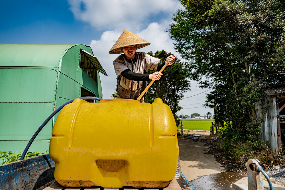 毎朝川の水を汲み上げ