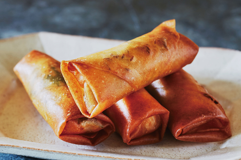 塩だけで旨い！ 組み合わせの妙を楽しむ「スパイス入り春巻き３種」