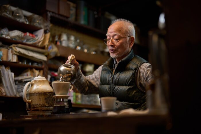 79歳。「身につけた技術を忠実に守って、質の良いコーヒーを作るだけ」