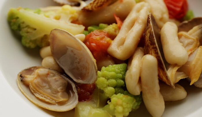 粉の味わい豊かな南イタリアの手打ちパスタ「カヴァテッリ」