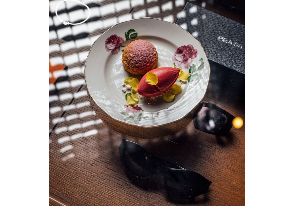 小物やアクセサリーもさりげなく陳列