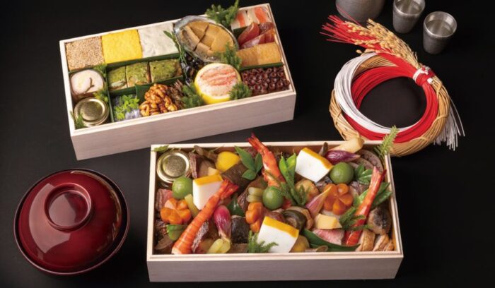 信州と北陸の郷土色あふれる二段重おせちが「小布施 寄り付き料理 蔵部 銀座」から登場<br />
