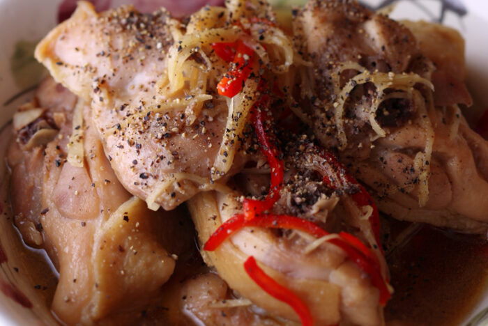 ベトナムの家庭の味「骨付き鶏モモ肉のショウガ煮込み」