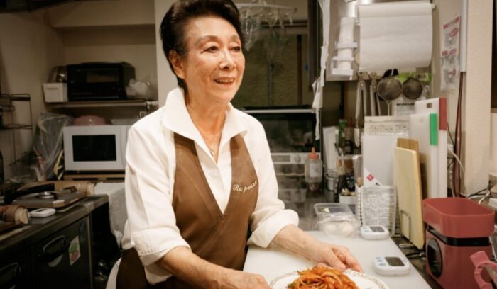 87歳。「70過ぎて銀座で喫茶を始めたの。私、歳のことなんて考えないのね」