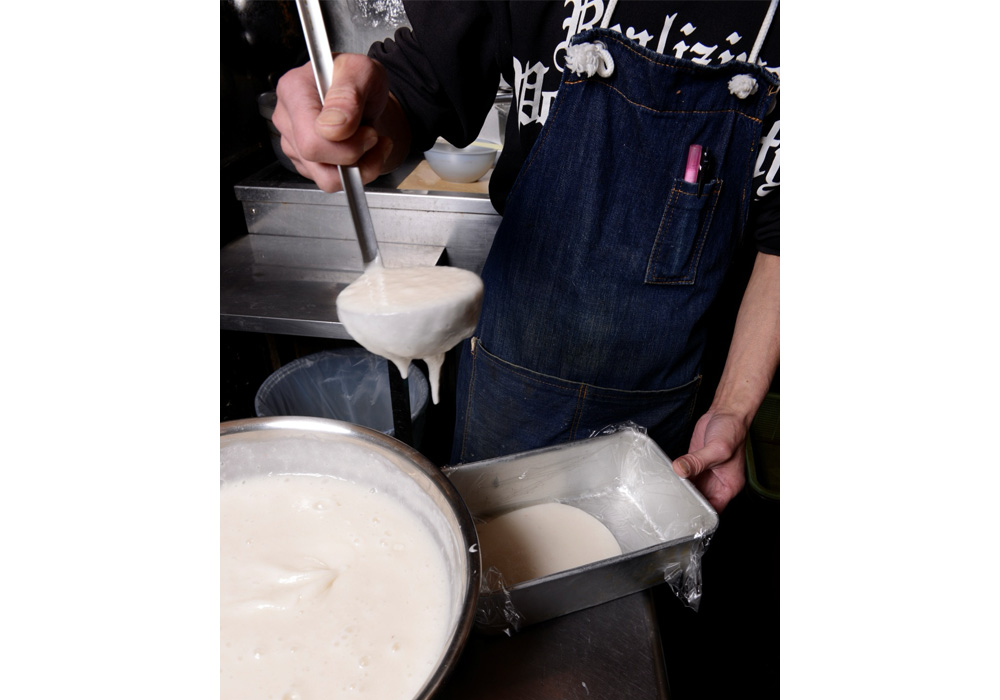 ［７］型に流す