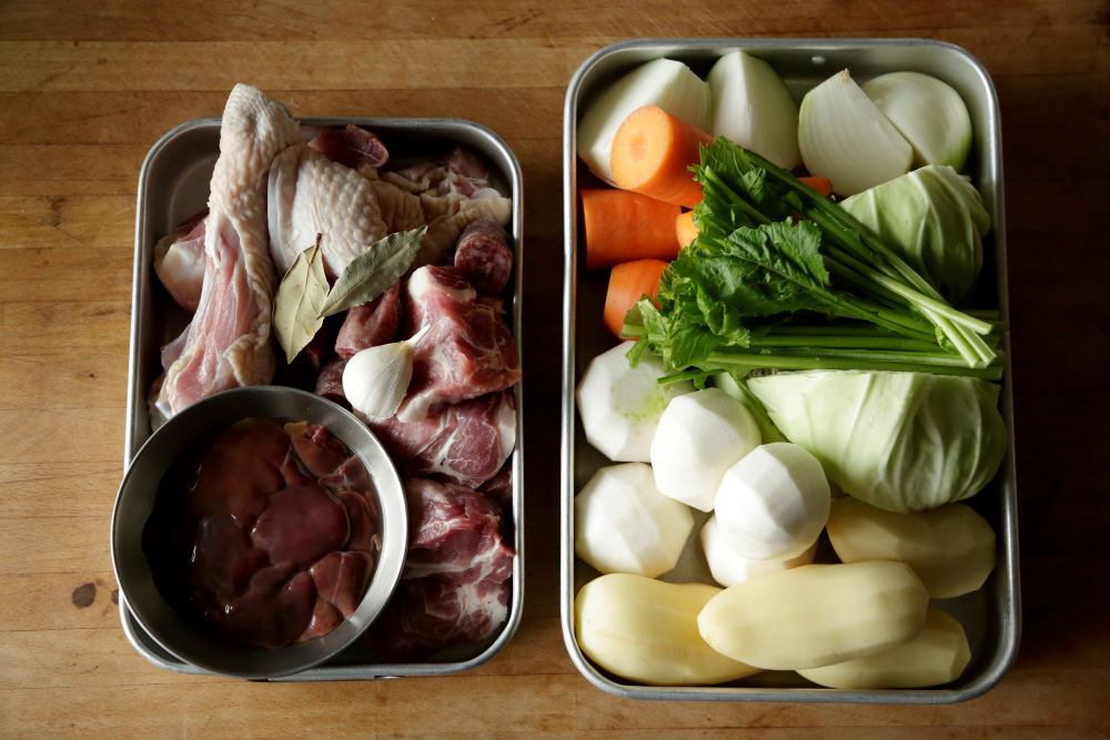 「野菜、鶏肉、豚肉のボッリートミスト風」の材料