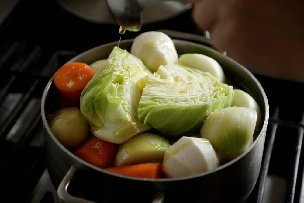 ［４］野菜を入れて煮る