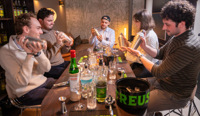 修道院生まれの歴史あるリキュール「シャルトリューズ」の奥深さを知る