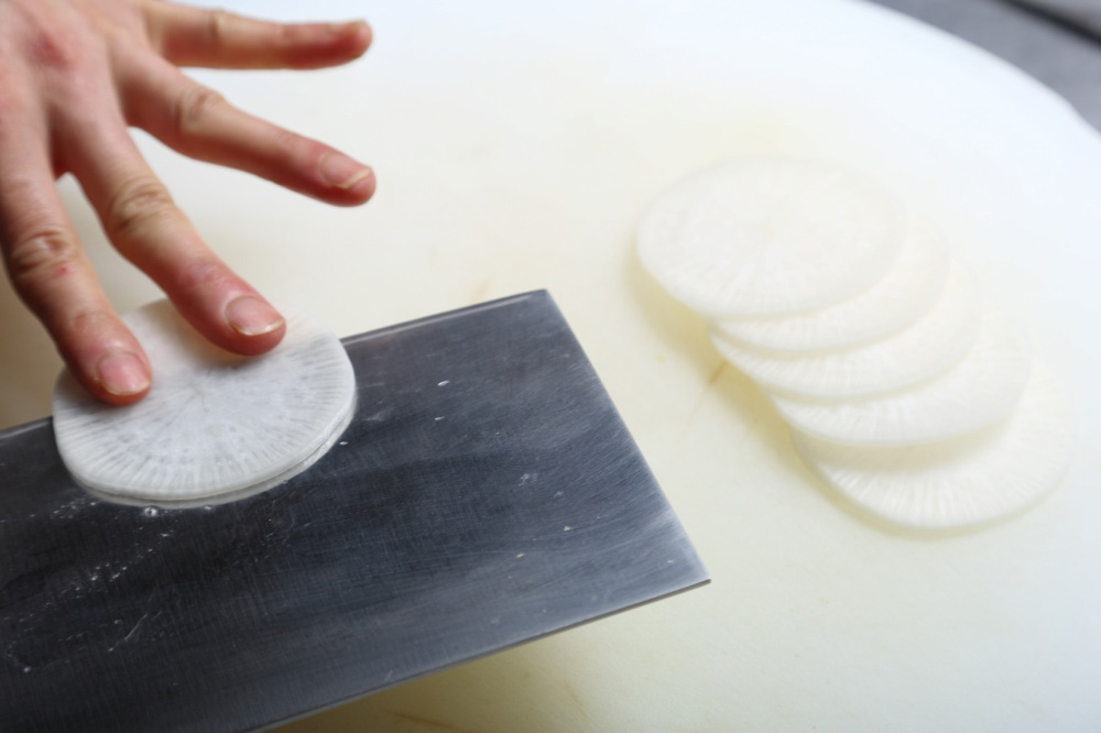 ［２］ダイコンをスライスする