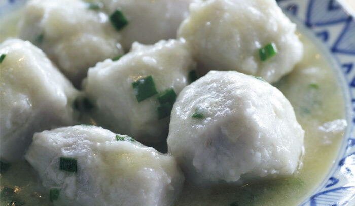 ねっとり食感と素朴な甘味が生きる「里芋ネギ炒め」