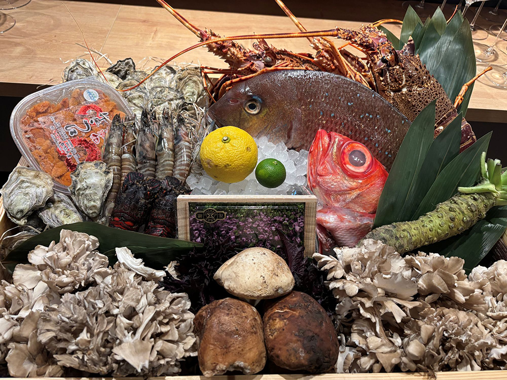 スペインの海産物と日本からの輸入素材