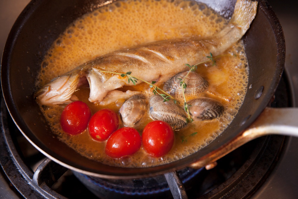 ［８］スープ180mlを注ぐ