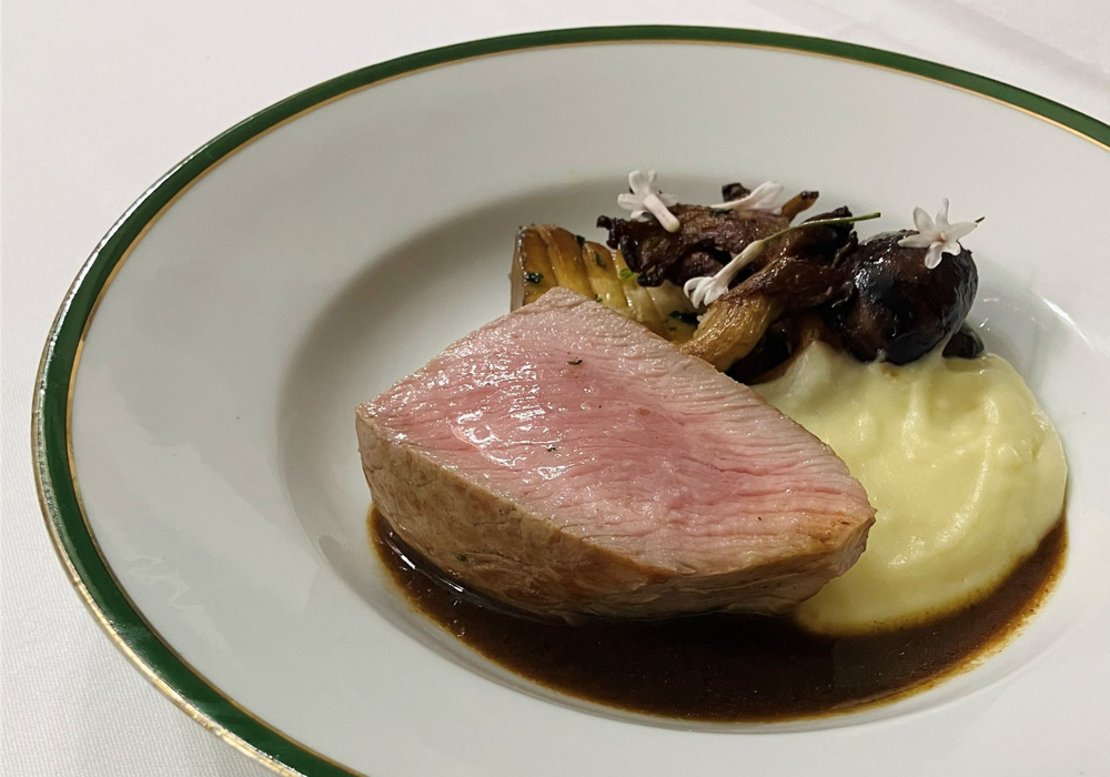 パリの美食家が選び取るのは、日本人シェフによる正統派フランス料理店