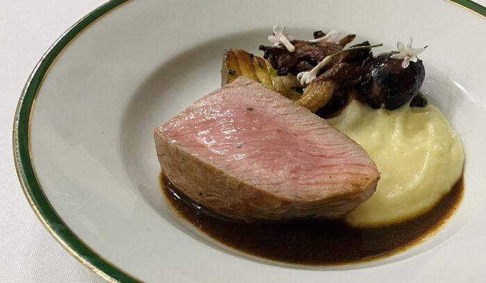 パリの美食家が選び取るのは、日本人シェフによる正統派フランス料理店