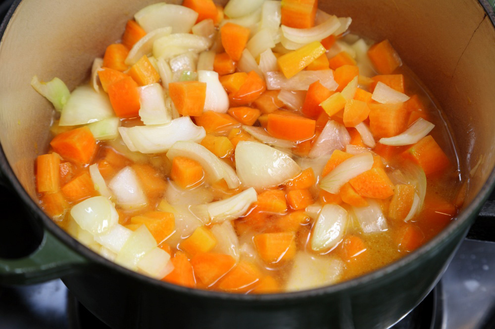 ［３］少なめの水で煮る