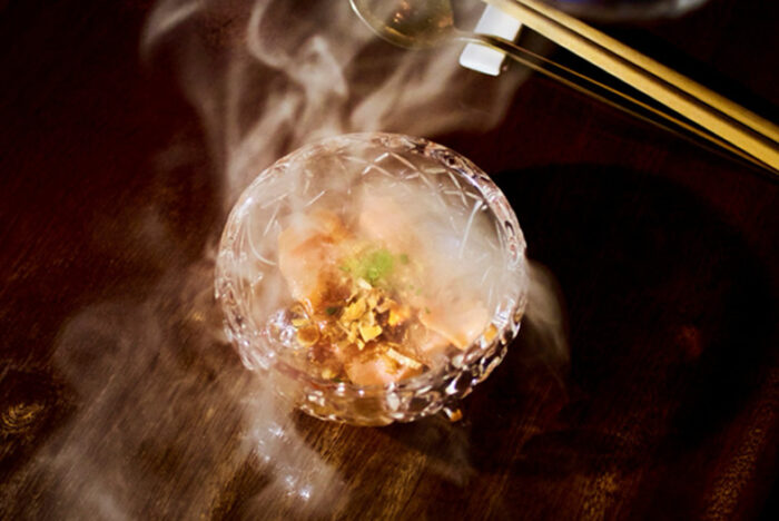 “手頃なおまかせ”で和食文化を根付かせる、米国人シェフの創作料理店