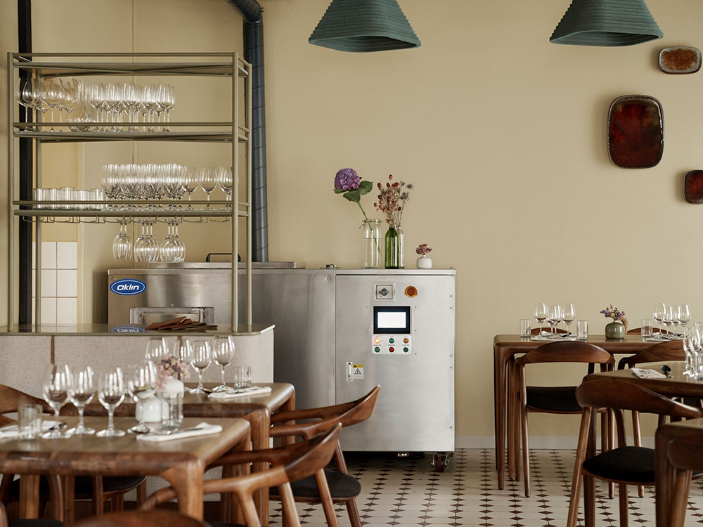 店内に鎮座するコンポスト