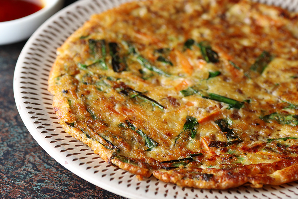 ４度返しと火加減で極める！オモニ直伝・本格「ニラチヂミ」